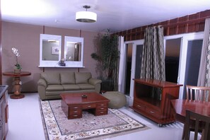 Deluxe Suite | In-room safe, iron/ironing board, free WiFi, bed sheets - Hotel Du Lac Macaé (Macaé)