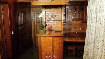 普通套房 | 客廳 | 32 吋平面電視連有線電視頻道