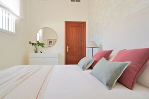 2 habitaciones, tabla de planchar con plancha, internet y ropa de cama 