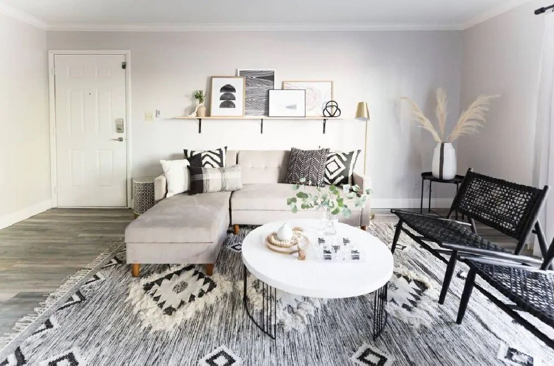 Stylish Old Town 2 bdrm ground floor Condo