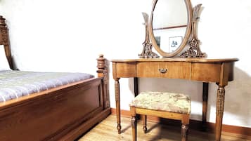 Executive Double Room | 1 bedroom, individually decorated, individually furnished, free WiFi