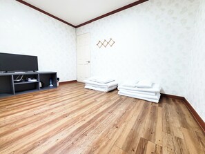 Traditional Quadruple Room | Individually decorated, individually furnished, free WiFi - Seorak BloomingHill (Sokcho)