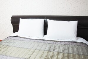 スーペリア ダブルルーム | 客室ごとに異なる装飾、客室ごとに異なるインテリア、WiFi (無料)