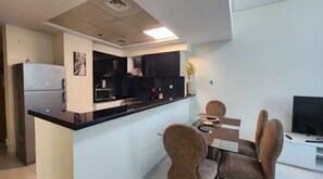 Private kitchen - Stunning 2BR Apartment / Blueoceanholidayhomes (Dubai)