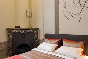 In-room safe, soundproofing, iron/ironing board, free WiFi - Serenata Hostel (Coimbra)