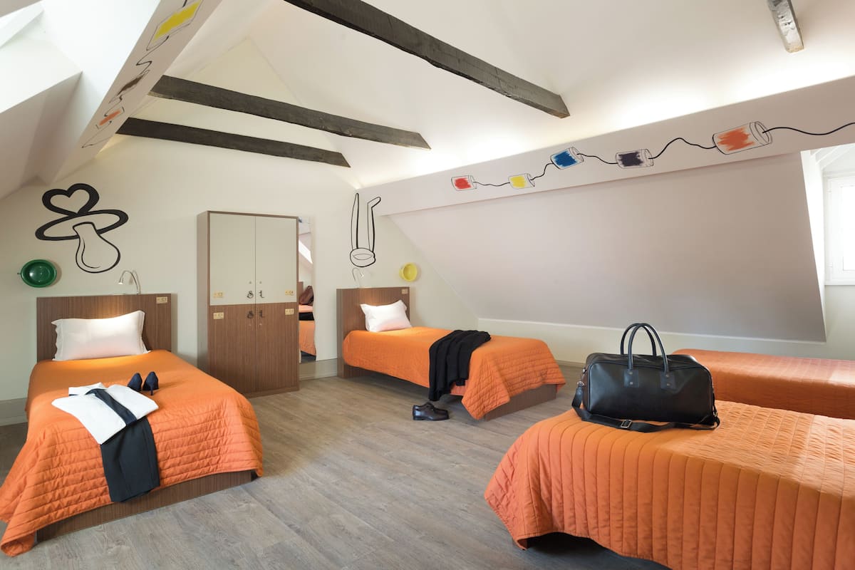 Twin 4 Shared Bathroom | In-room safe, soundproofing, iron/ironing board (on request)