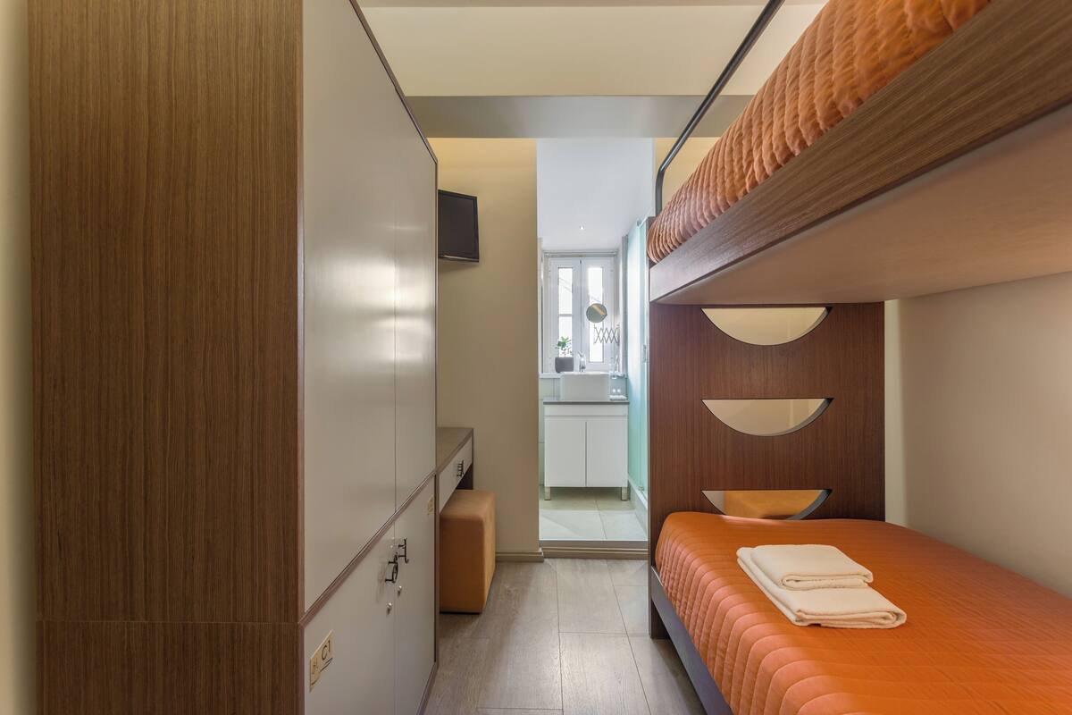 Private Bunk with Private Bathroom | In-room safe, soundproofing, iron/ironing board, free WiFi
