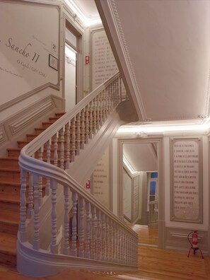 Double Room, Private Bathroom | Living area - Serenata Hostel (Coimbra)