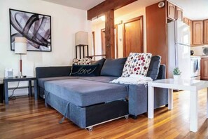 Smart TV - Entire House, Sleep 12, Garage, Fully Fenced Backyard (Nashua)