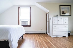 1 slaapkamer, een bureau, een strijkplank/strijkijzer, gratis wifi
