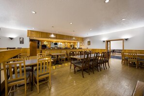 Lounge - Suburban Studios Canon City (Canon City)