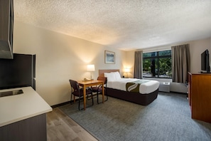 Desk, laptop workspace, iron/ironing board, free WiFi