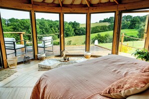 1 bedroom, bed sheets