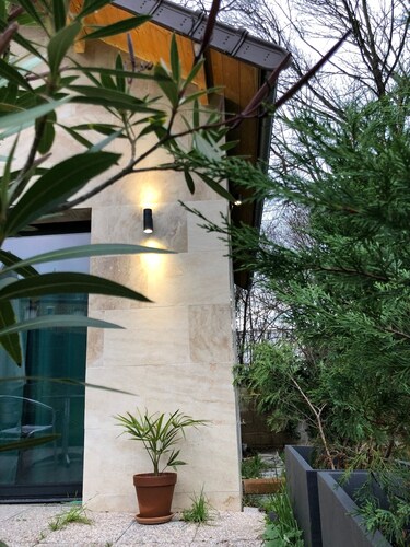 The Jungle Spa : Tiny House & Spa (Jacuzzi/Sauna)