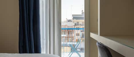 Kahden hengen comfort-huone (yksi tai kaksi sänkyä) | Parveke