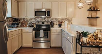 Modern Cottage Style Apt-King Bed near UTRGV & DHR