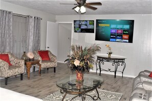 Smart TV, fireplace
