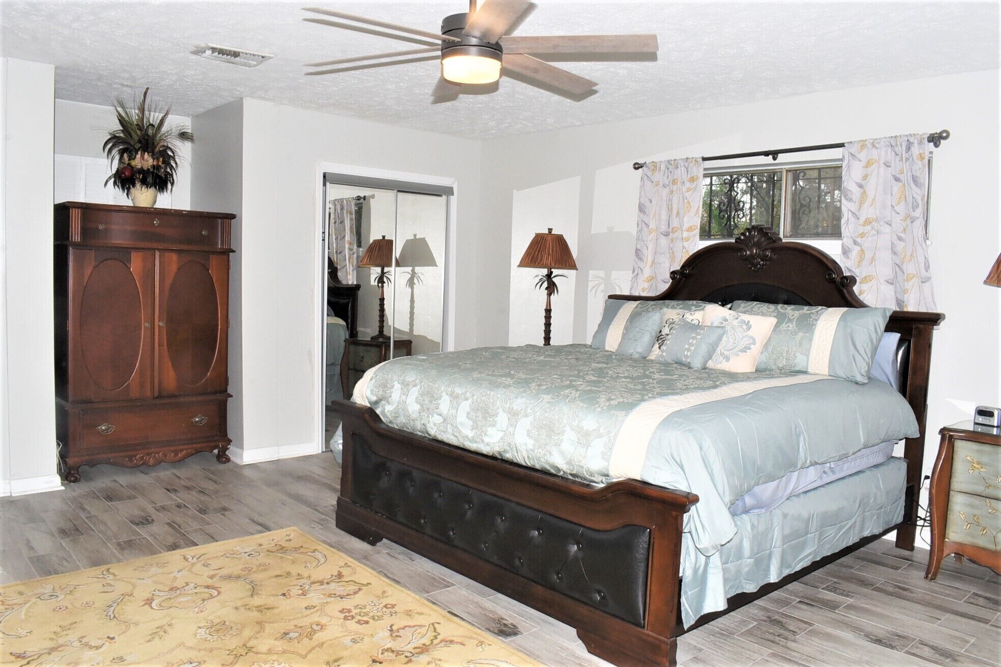 4 chambres, fer et planche à repasser, Wi-Fi, draps fournis