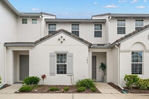 Exterior - Minutes from all attractions, private pool and Resort Community amenities (Davenport)