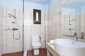 Kylpyamme, hiustenkuivaaja, pyyhkeet