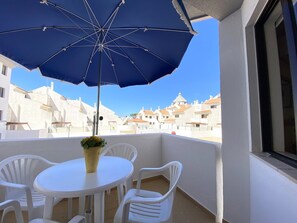 Outdoor dining - VILAMOURA CENTRAL 7 WITH POOL by HOMING (Vilamoura)