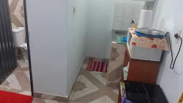 Microwave, stovetop, cookware/dishes/utensils