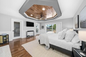 5 Schlafzimmer, Schreibtisch, Bügeleisen/Bügelbrett, WLAN