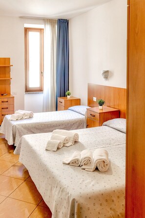 Triple Room | Down comforters, desk, laptop workspace, free WiFi - NAZARETH RESIDENCE (Viterbo)