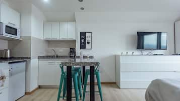 Apartment, Mountain View (Finisterre A) | Private kitchen | Full-size fridge, microwave, oven, stovetop