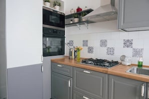 Fridge, microwave, oven, stovetop - [La terrazza di Chiavari] (Chiavari)