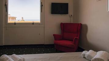 3 camere, una scrivania, ferro/asse da stiro, Wi-Fi gratuito