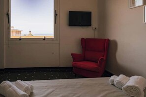 3 makuuhuonetta, työpöytä, silitysrauta/-lauta, ilmainen Wi-Fi