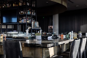 2 bars/lounges, cocktail bar - Cambria Hotel Austin Downtown (Austin)