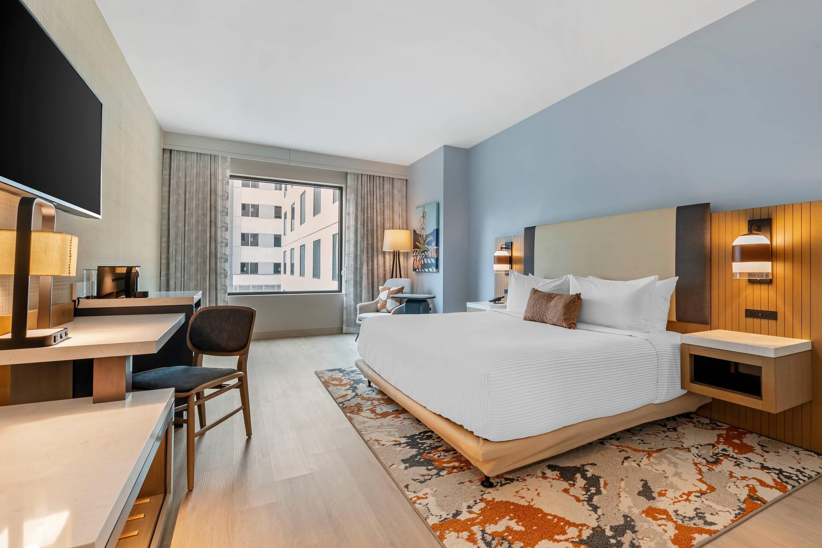Standard Room, 1 King Bed, Non Smoking (Accessible Tub)