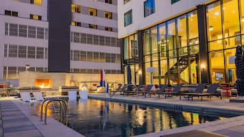 Outdoor pool, open 7:00 AM to 10:00 PM, cabanas (surcharge)