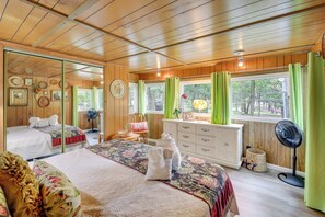 2 bedrooms, desk, WiFi, bed sheets - Waterfront Royal Home w/ Dock & Patio! (Royal)
