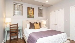 2 bedrooms, WiFi - 2 Bed 2 Bath Condo/Rogers Park (Chicago)