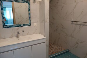 Shower, bidet, towels, soap