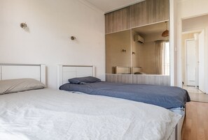 3 bedrooms, iron/ironing board, WiFi, bed sheets