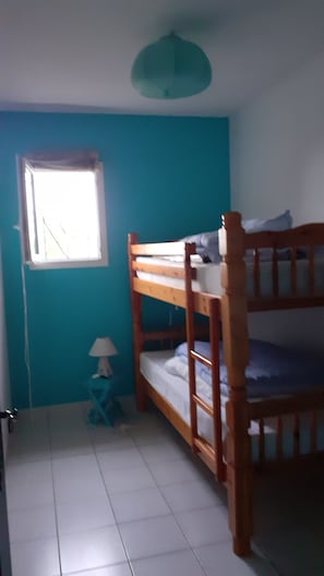 2 bedrooms, iron/ironing board, WiFi
