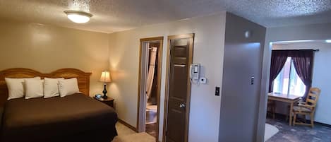 Executive Suite | 1 bedroom, desk, free WiFi, bed sheets