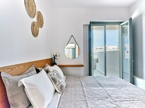 Superior Apartment | In-room safe, iron/ironing board, free WiFi, bed sheets - Paros Gem (Paros)