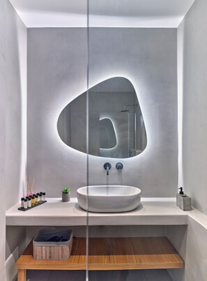 Superior Apartment | Bathroom | Shower, rainfall showerhead, hair dryer, slippers - Paros Gem (Paros)