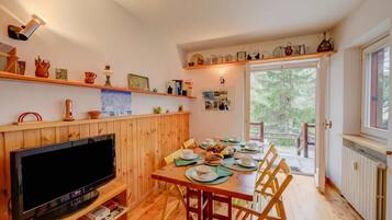 Familielejlighed - flere soveværelser (Appartamento La Marmotta Mountain) | Spiseområde