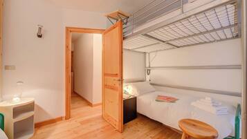 2 bedrooms, free WiFi, bed sheets