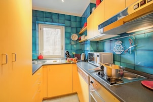 Apartamento familiar, varias habitaciones (Appartamento La Marmotta Mountain) | Cocina privada | Frigorífico, horno, placa de cocina y lavavajillas