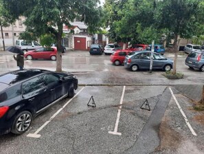 المنطقة المحيطة بالمنشأة