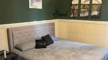 2 habitaciones, escritorio, tabla de planchar con plancha y wifi gratis