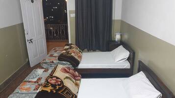 Deluxe Double Room | Soundproofing, iron/ironing board, free WiFi