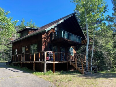 Two story cabin located in Peaceful Valley, close to national parks.